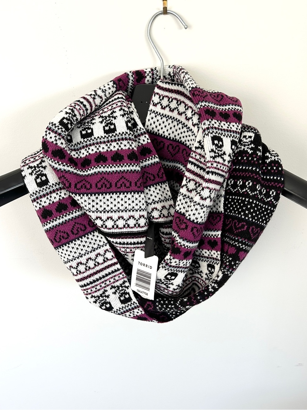 New with Tag! TORRID Infinity Scarf Skulls Hearts Purple Black Goth NWT